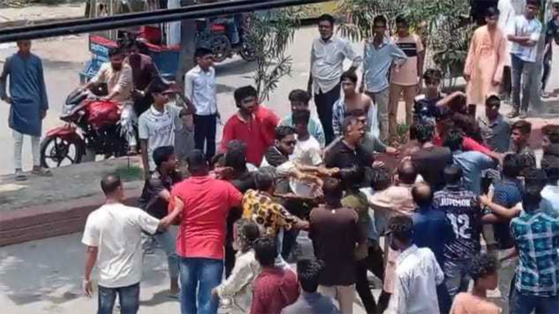 মুন্সীগঞ্জে বিএনপির বৈশাখী শোভাযাত্রায় সংঘর্ষ, হাসপাতালে দুই